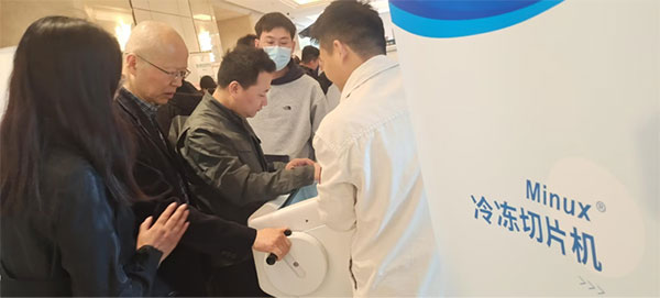 病理专家前来体验凯发一触即发冷冻切片机