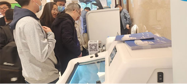 病理专家前来体验凯发一触即发冷冻切片机