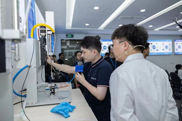 凯发一触即发动物手术与造模方案负责人打击器实操演示