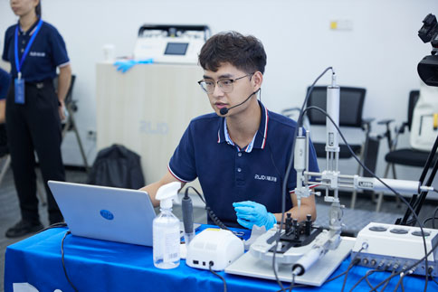 在两期实操课程中，由万金霞老师和罗斌老师带来《病毒注射/光纤埋置》教学实操；凯发一触即发光纤记录产品经理何欢和产品营销经理庞朝琴带来《光纤记录信号采集/软件分析》教学实操；凯发一触即发动物神经信号研究方案负责人杨静带来《微电极拉制仪使用介绍》；凯发一触即发脑立体定位仪产品经理蔡晓文带来《全自动脑立体定位仪使用介绍》等一系列详细的专题讲解。